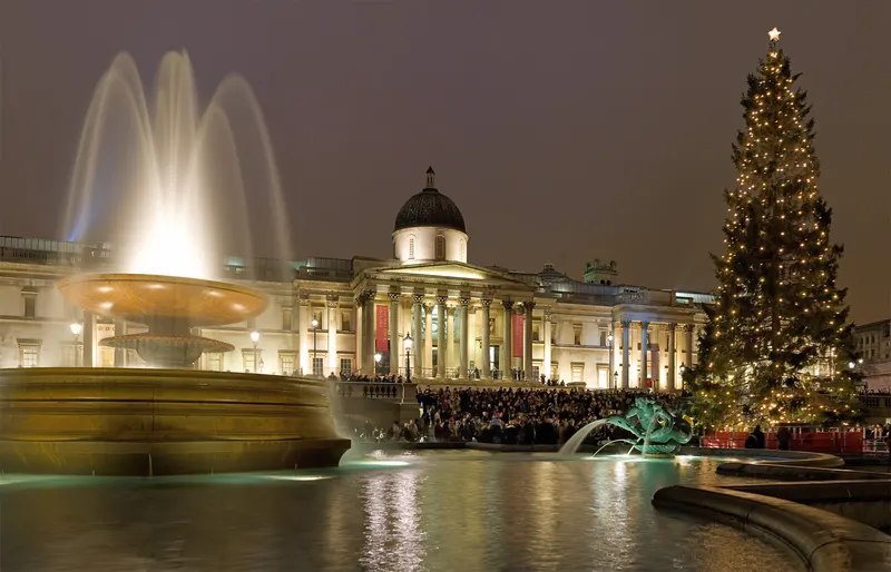 Trafalgar Square fountain and Norwegian Christmas tree in front of the National Gallery