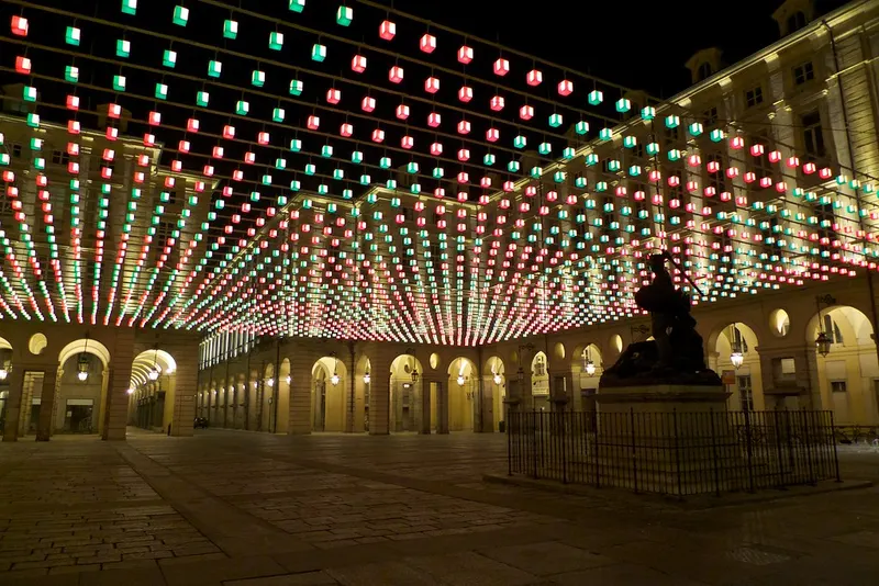 Piazza San Carlo a Torino con le luci d'artista di sera