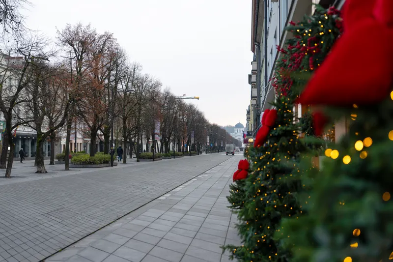 Laisvės alėja Kaune su Kalėdų papuošimais