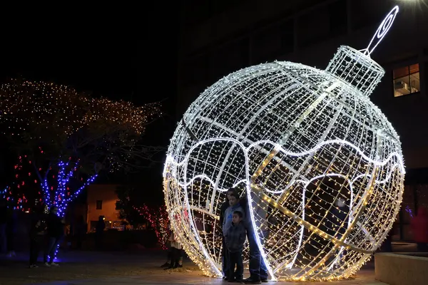 Glendale Glitters