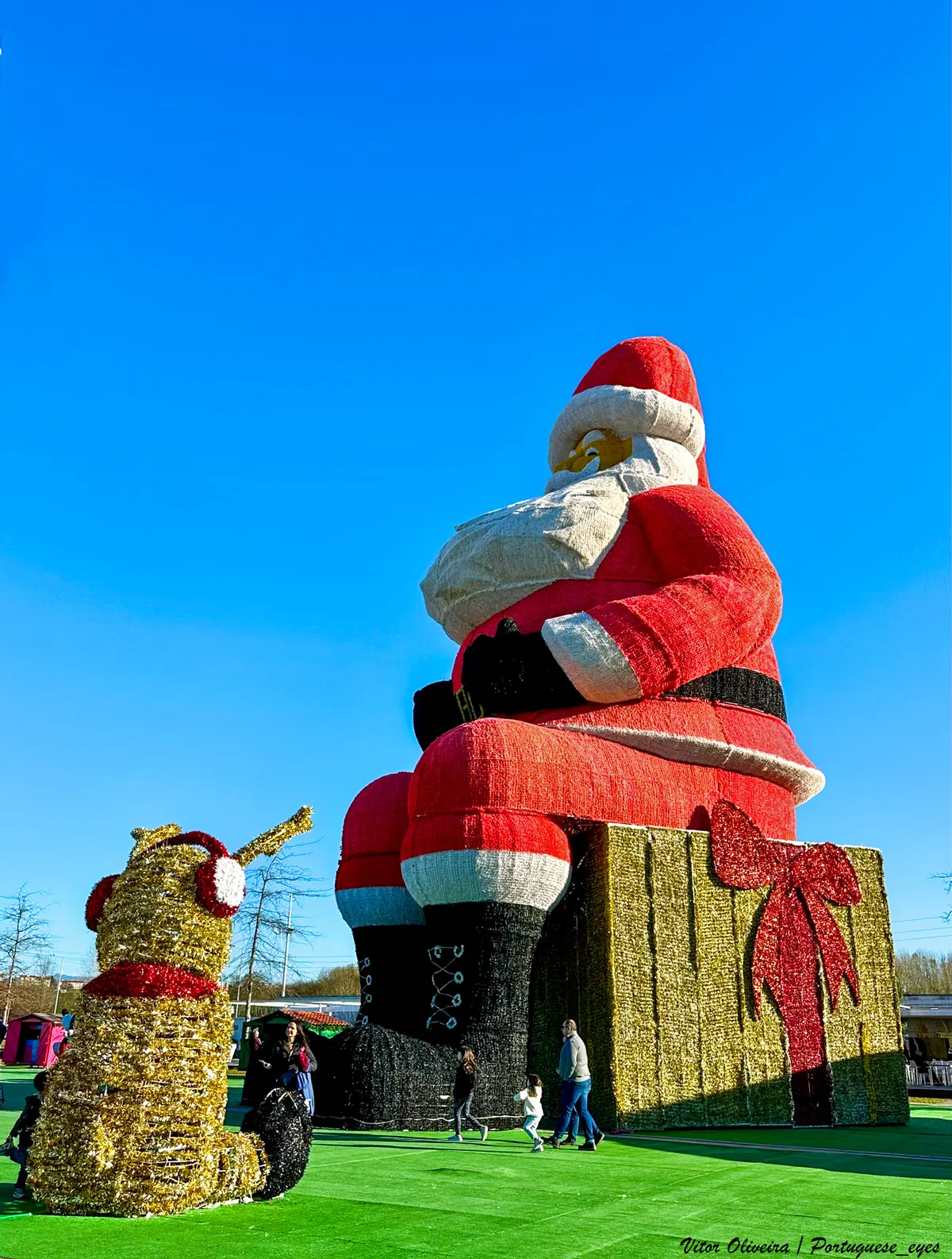 O maior Pai Natal do mundo, com mais de 21 metros, em Águeda