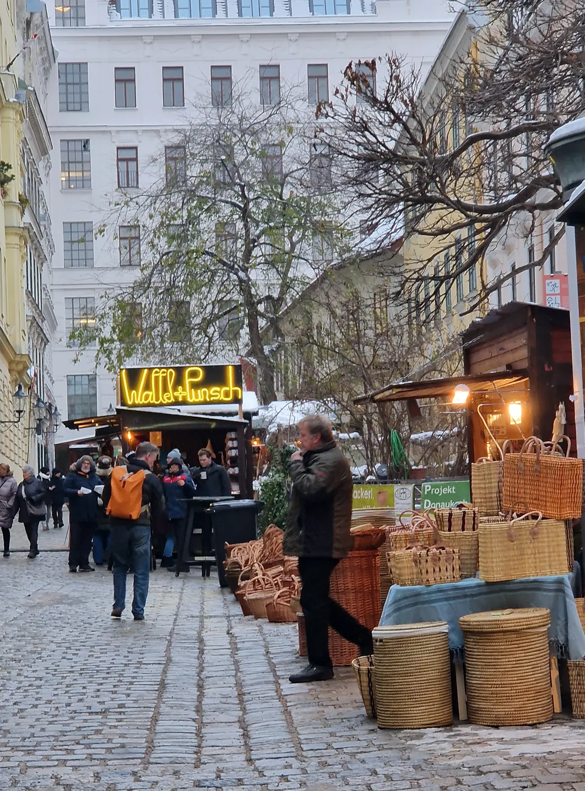 Weihnachtsmarkt am Spittelberg in Wien, Marktstände zwischen den Biedermeierhäusern (2023)