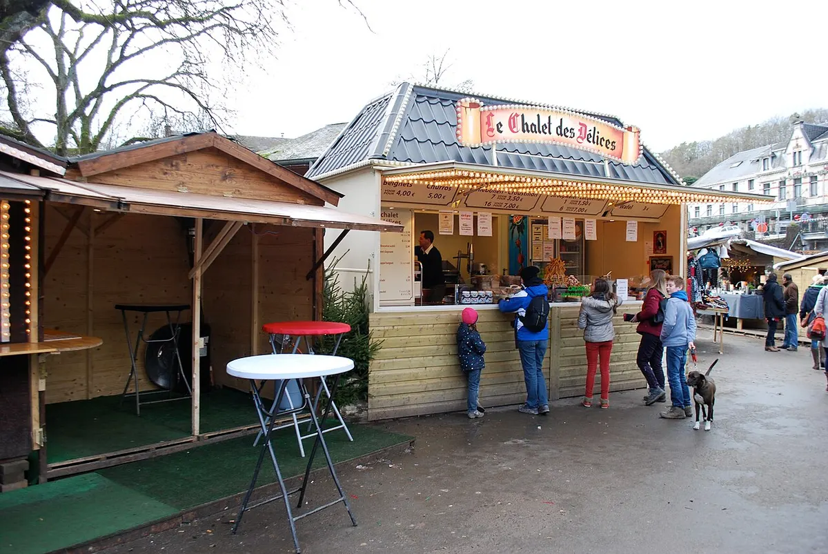 Chalets en stands du marché de Noël de Durbuy