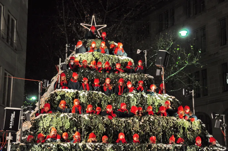Singing Christmas Tree auf dem Werdmühleplatz, Dezember 2010