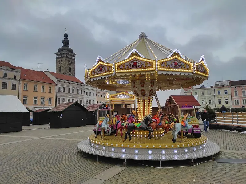 Kolotoč na adventních trzích v Českých Budějovicích