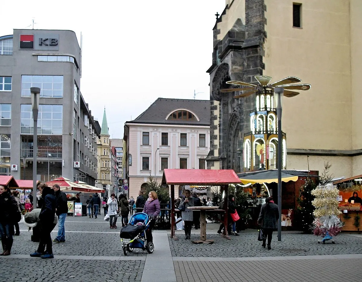 Stánky Ústeckých Vánoc v centru Ústí nad Labem