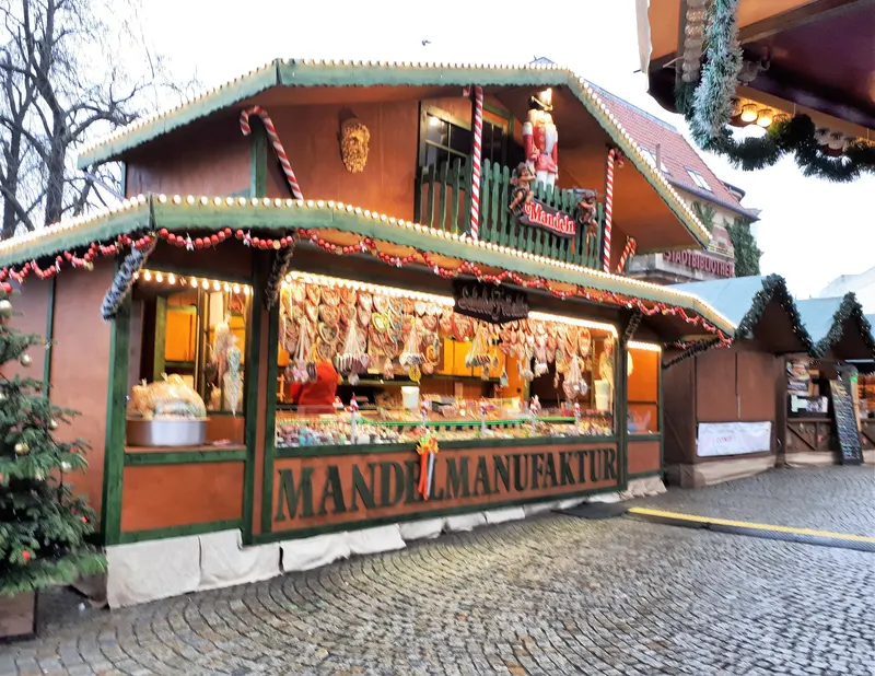 Mandel-Manufaktur-Stand auf dem Spandauer Weihnachtsmarkt