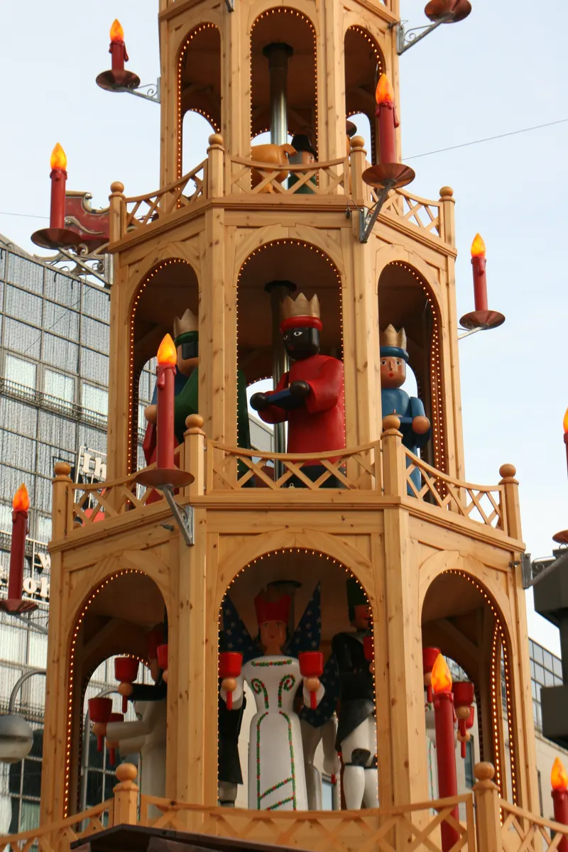 Detail der großen Weihnachtspyramide in Bochum