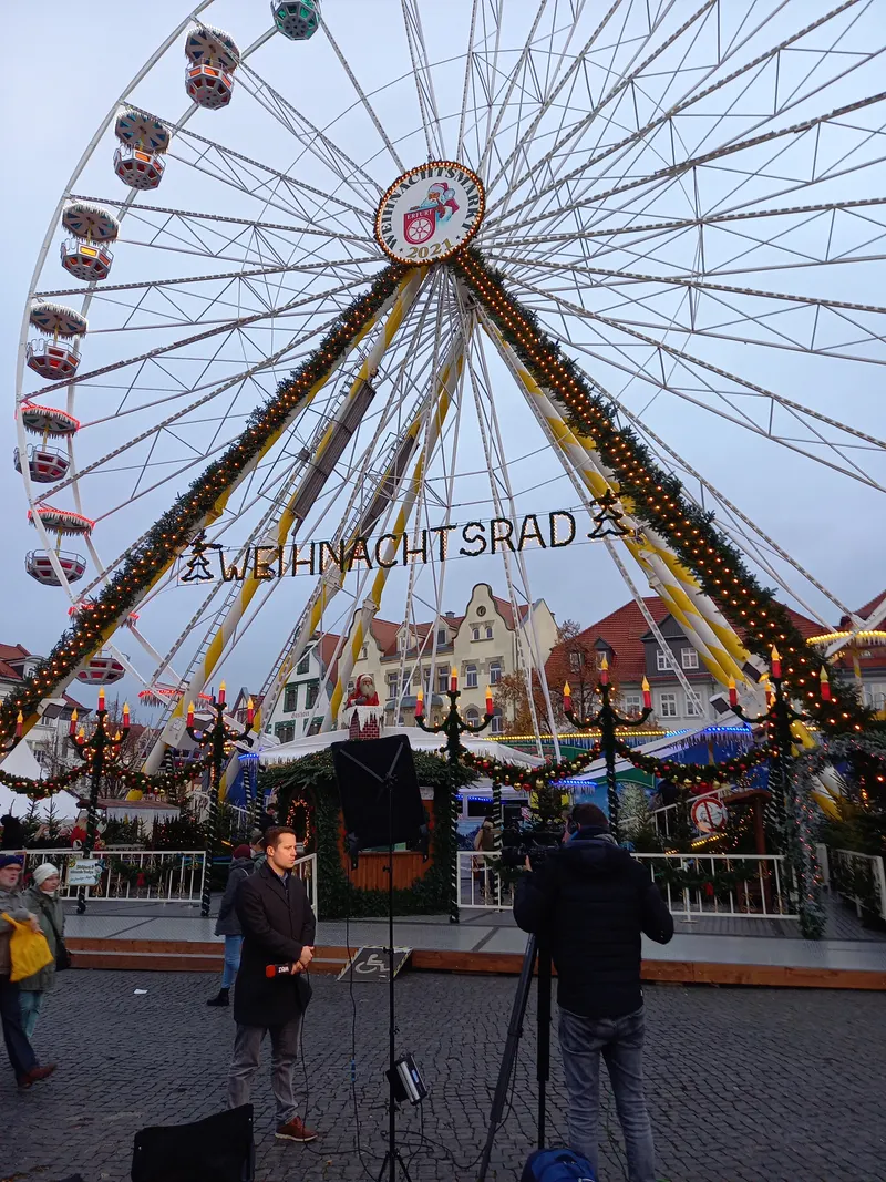 Weihnachtsrad auf dem Erfurter Domplatz