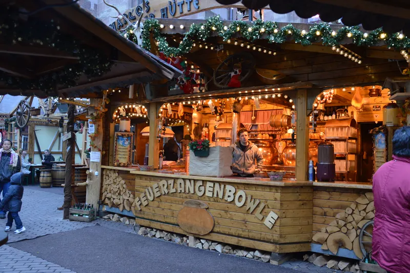 Feuerzangenbowle-Hütte auf dem Göttinger Weihnachtsmarkt