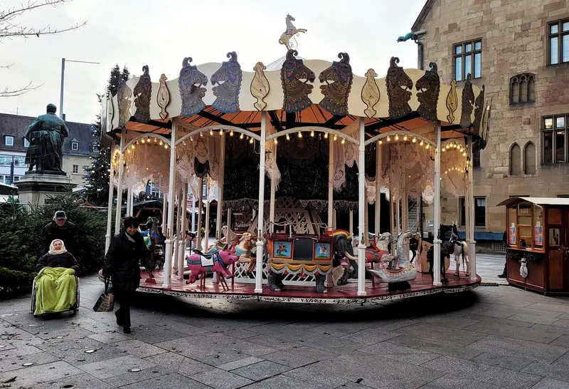 Nostalgisches Karussell auf dem Käthchen Weihnachtsmarkt in Heilbronn