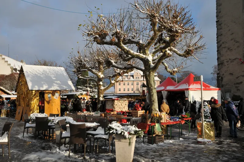 Verschneite Hafenweihnacht Lindau am Bodensee