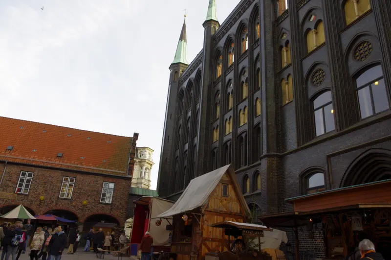 Weihnachtsmarkthütte an der Lübecker Marienkirche