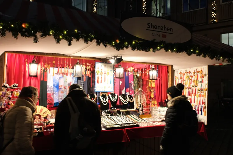 Stand der Partnerstadt Shenzhen auf dem Markt der Partnerstädte