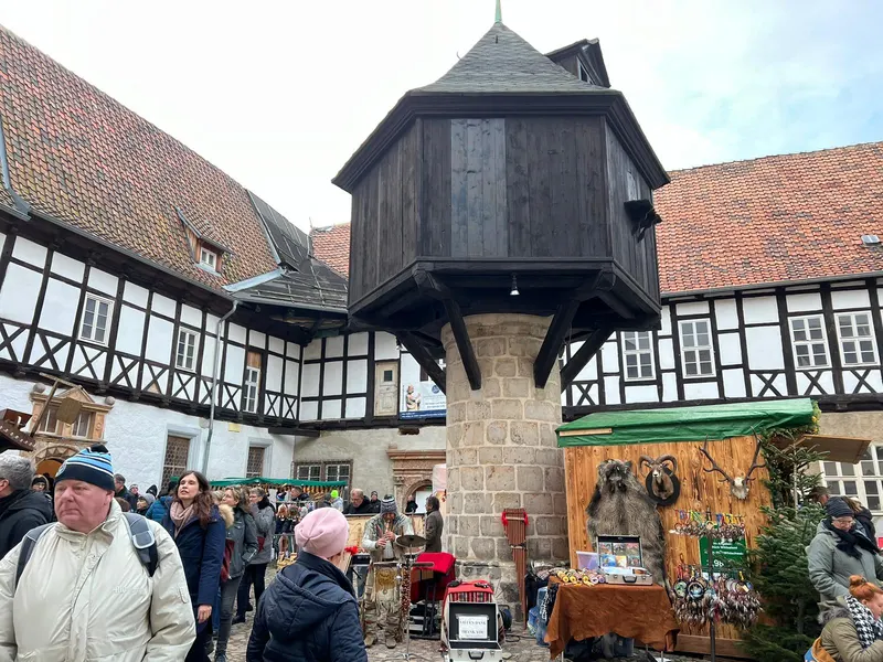 Handwerkerstände im Fachwerkhof beim Quedlinburger Advent