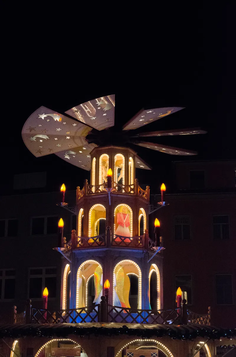 Weihnachtspyramide auf dem Schweinfurter Weihnachtsmarkt