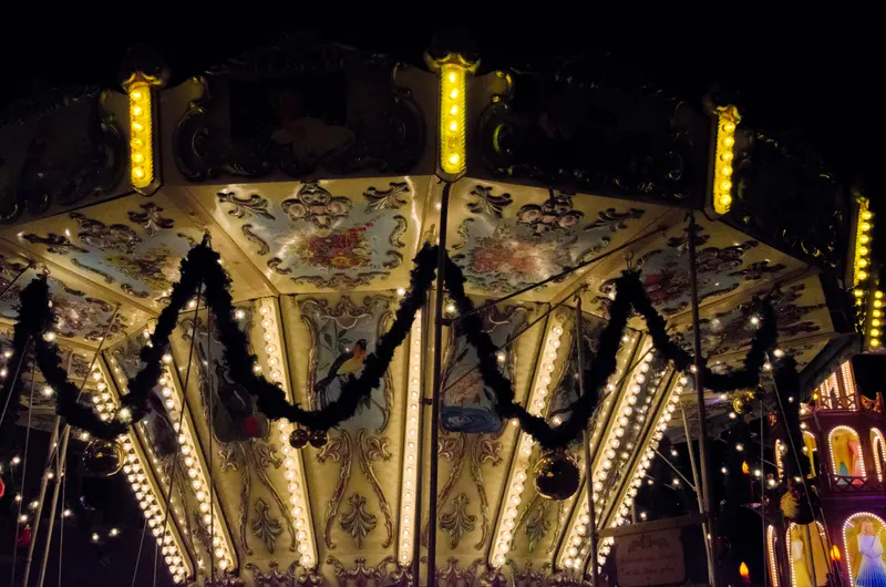 Nostalgisches Karussell auf dem Schweinfurter Weihnachtsmarkt