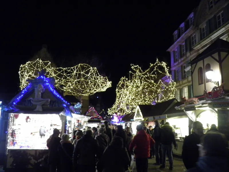 Place Jeanne-d'Arc à Colmar à Noël