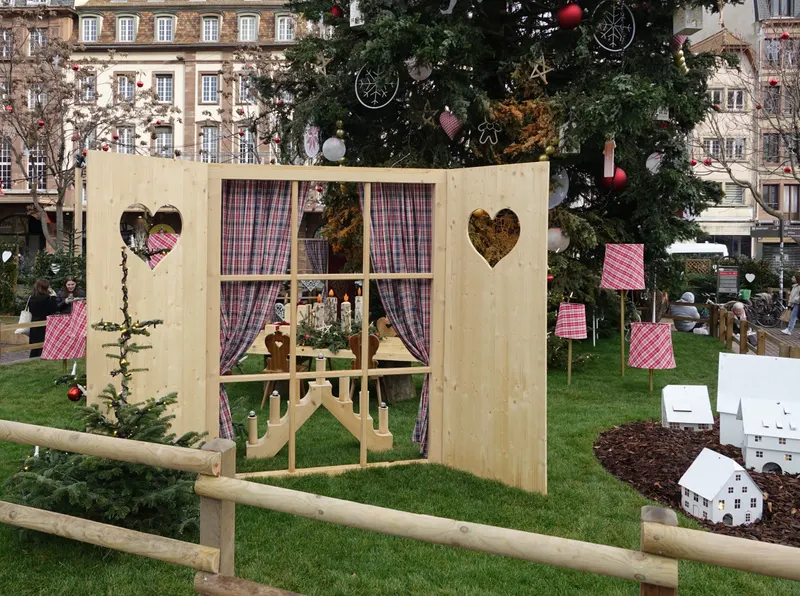 Décorations de Noël devant le Grand Sapin, place Kléber