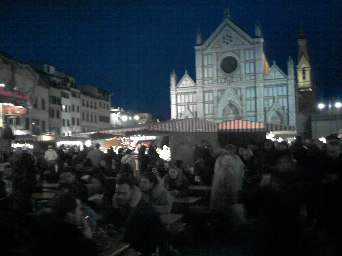 Il mercatino tedesco di Natale in Piazza Santa Croce a Firenze
