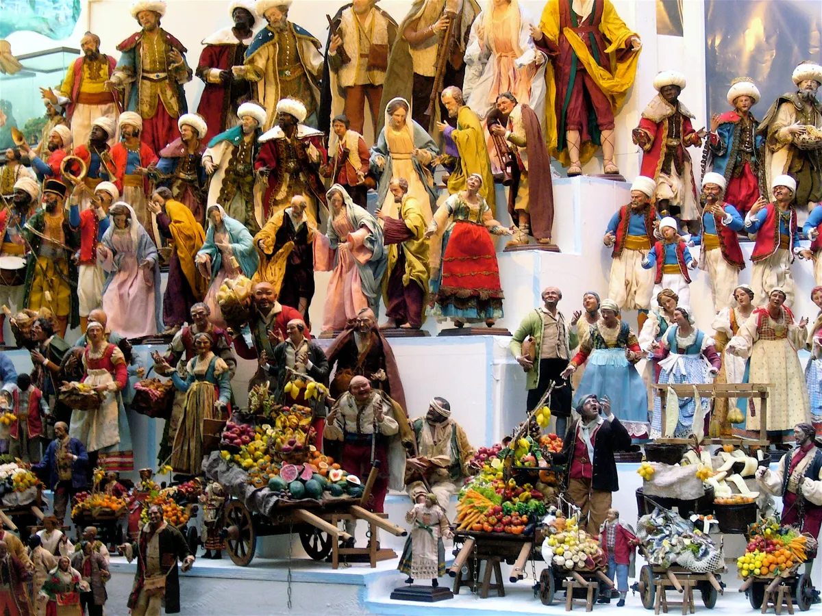Un banco di pastori e statuine del presepe a San Gregorio Armeno, Napoli