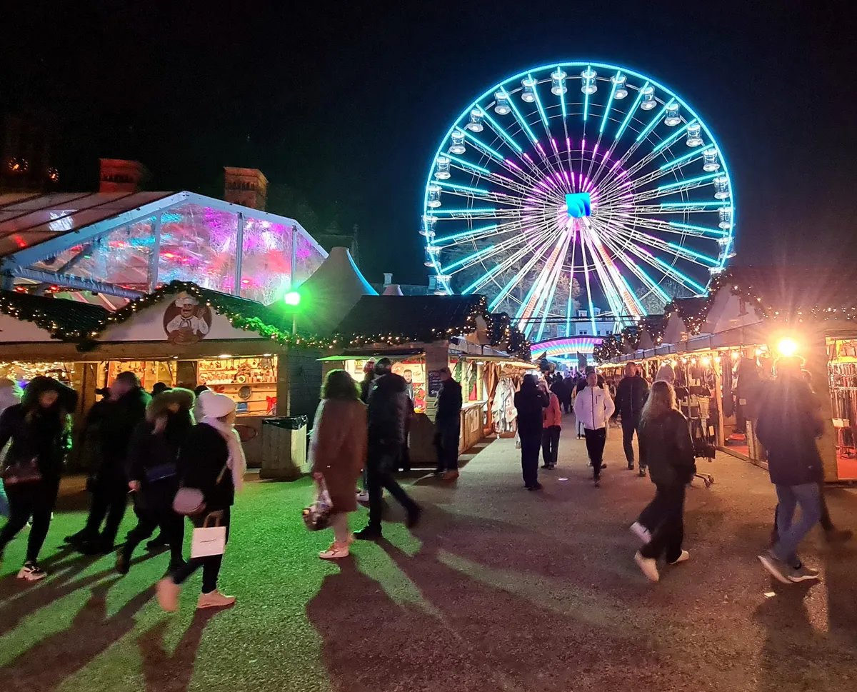 Kerstmarkt en reuzenrad als onderdeel van Magisch Maastricht (2022)