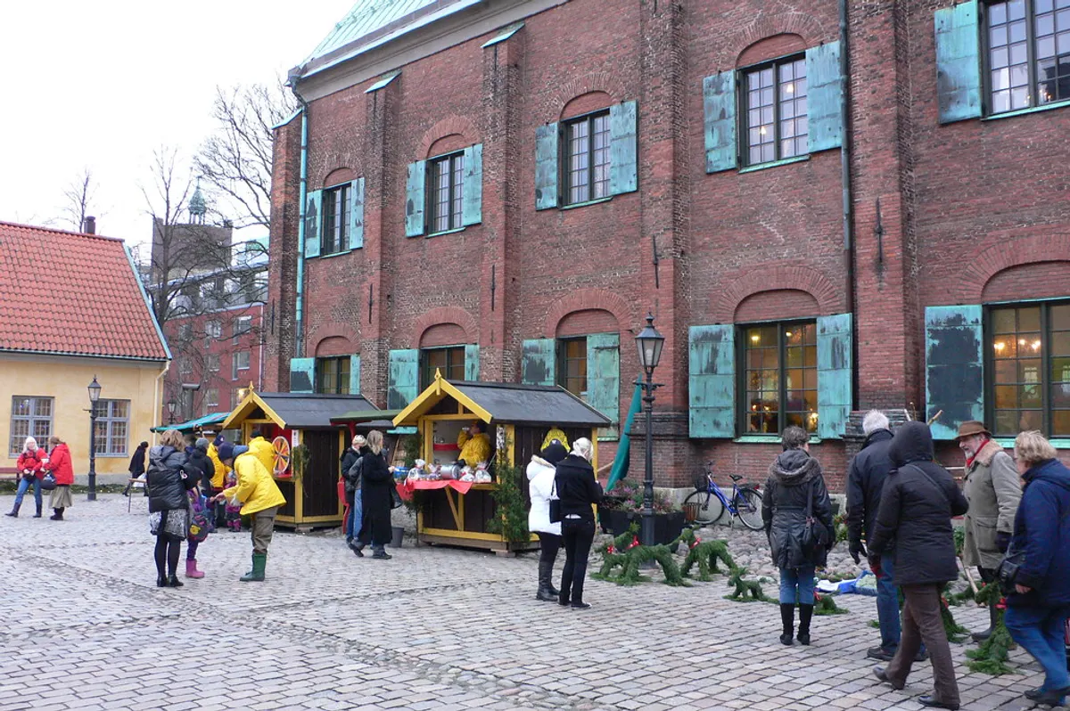 Julstånd på gårdsplanen vid Kronhuset i Göteborg